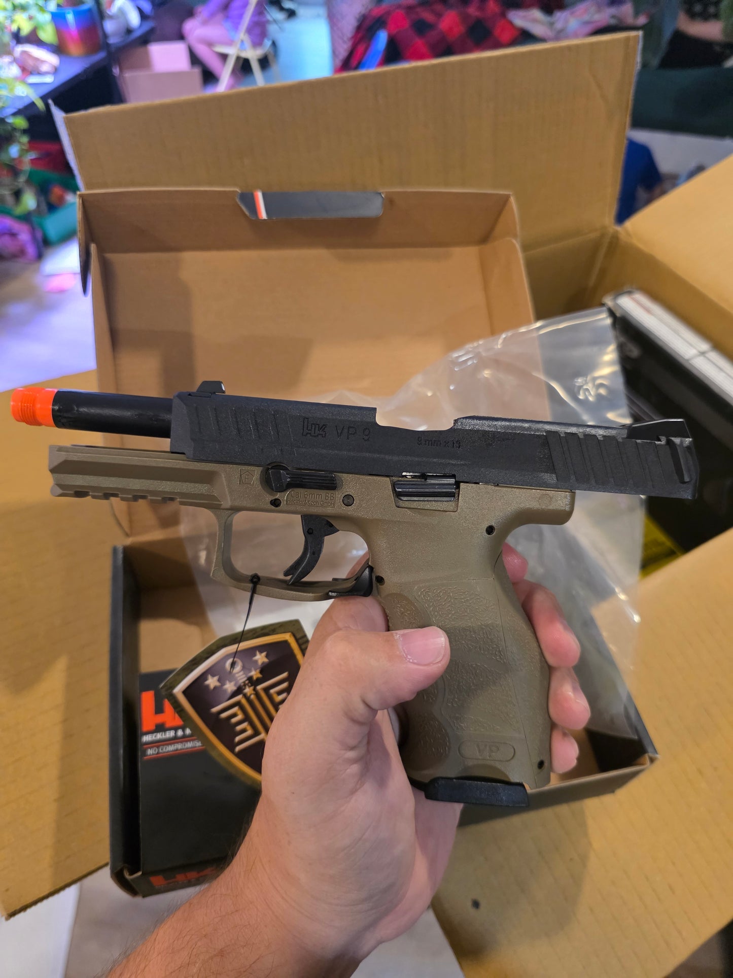 Used UMAREX / H&K Licensed VP9 Striker Fired Full Size Airsoft GBB Pistol (Color: Black / Flat Dark Earth)
