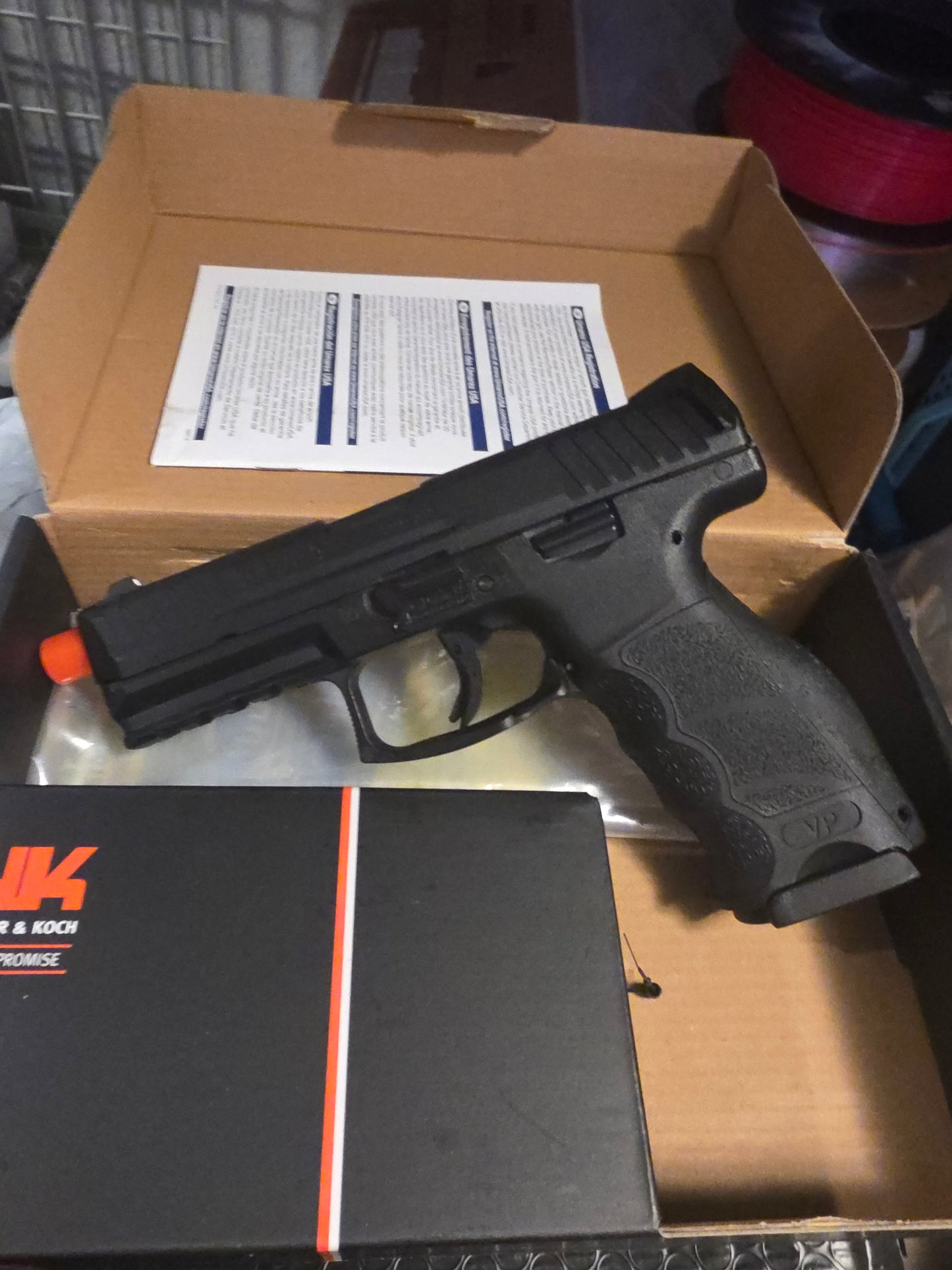 Used UMAREX / H&K Licensed VP9 Striker Fired Full Size Airsoft GBB Pistol (Color: Black / Flat Dark Earth)