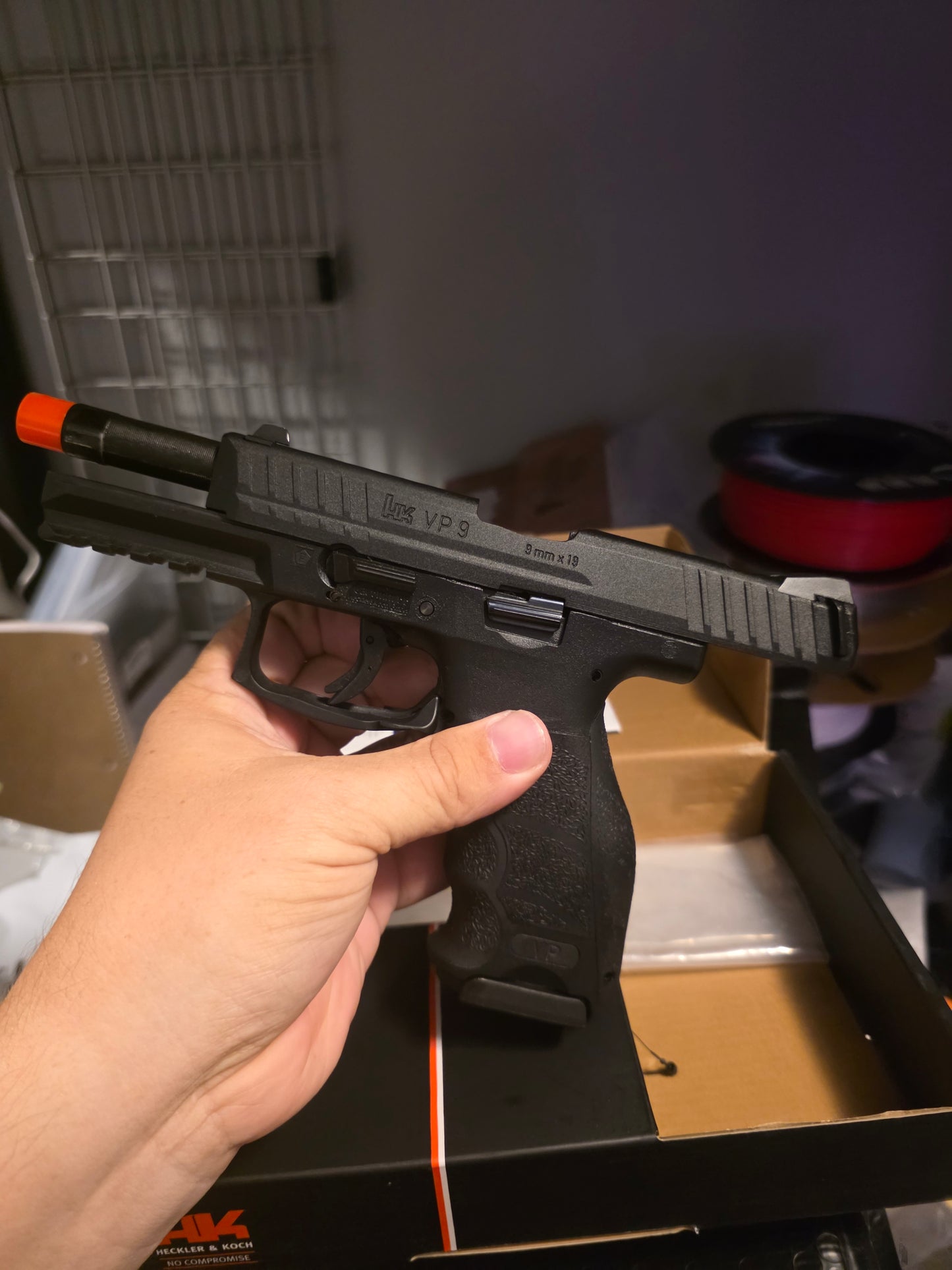 Used UMAREX / H&K Licensed VP9 Striker Fired Full Size Airsoft GBB Pistol (Color: Black / Flat Dark Earth)